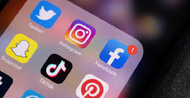 WhatsApp, Facebook, Instagram Experience Outage