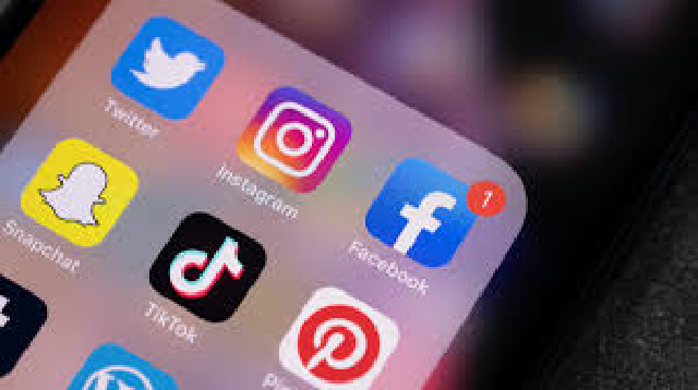 WhatsApp, Facebook, Instagram Experience Outage