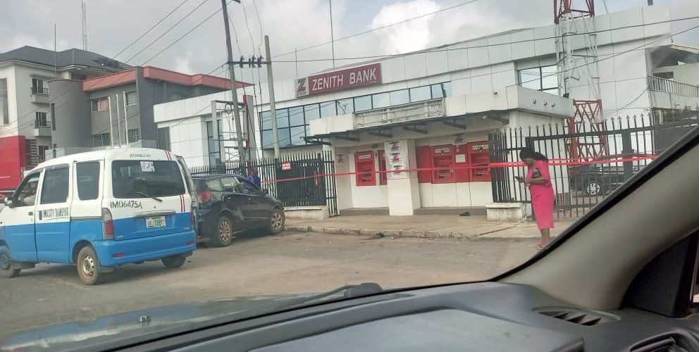 BREAKING: Customers Stranded As Police Seal Zenith Bank's Branches