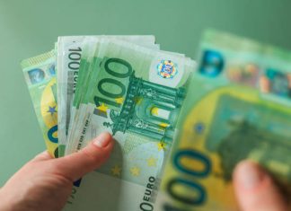 Euro Falls to One-Year Low as Weak Eurozone PMI Hits Sentiment