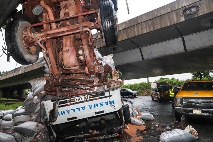 Otedola-Bridge-truck-accident-4