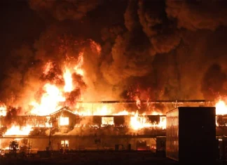 Fire razes popular plastic store in Osogbo, destroys goods