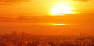 Lagos residents decry “unbearable” heatwave amidst power crisis and rising costs