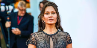 Blogger Viktorija Bonja challenges Putin in viral video