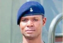 Army declares soldier wanted over uniform sales