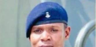 Army declares soldier wanted over uniform sales