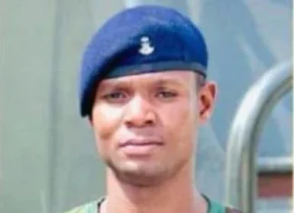 Army declares soldier wanted over uniform sales