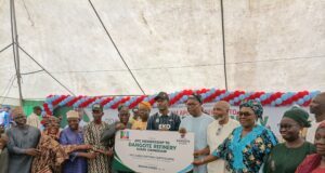 Biodun Coker Foundation gifts N5.25m to Lagos APC members for Dangote IPO shares