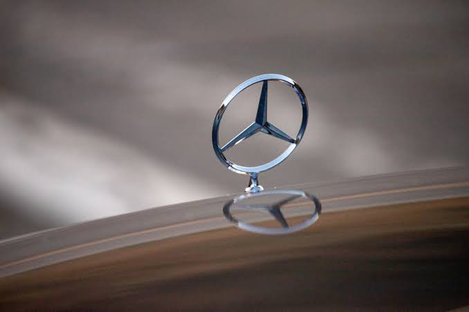 Mercedes-Benz relance les départs volontaires en Allemagne pour réduire ses coûts